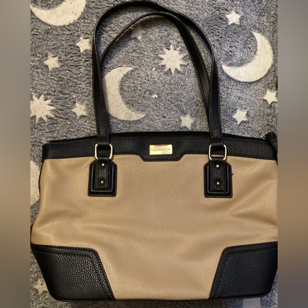 Liz Claiborne Tan and Black Faux Leather Shoulder Bag. Nice Condition